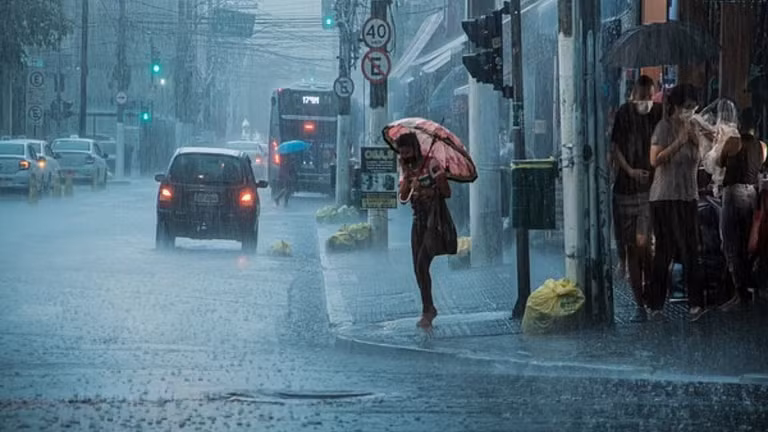 Mưa lớn gây lũ lụt ở Nhật Bản