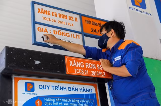 Thanh tra Chinh phu lap to cong tac lam viec voi Bo Cong Thuong ve quan ly xang dau