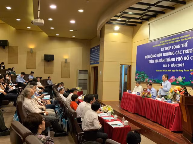 Ong Phan Van Mai lam Chu tich Hoi dong Hieu truong cac truong dai hoc TP HCM