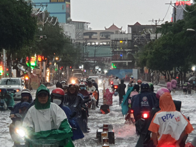 TPHCM: Công tác chống ngập mới chỉ nhỏ lẻ, chưa có tầm nhìn dài hơi - Hình 4 TPHCM: Cong tac chong ngap moi chi nho le, chua co tam nhin dai hoi-Hinh-4
