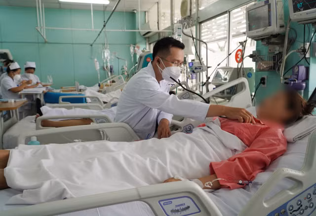 Tiem filler nang mui, mot co gai bi hong mui, mat bien dang