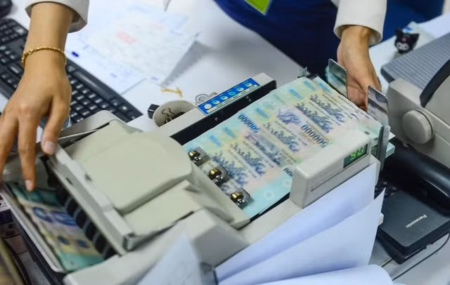 Lai suat ngan hang truoc nhung ap luc moi