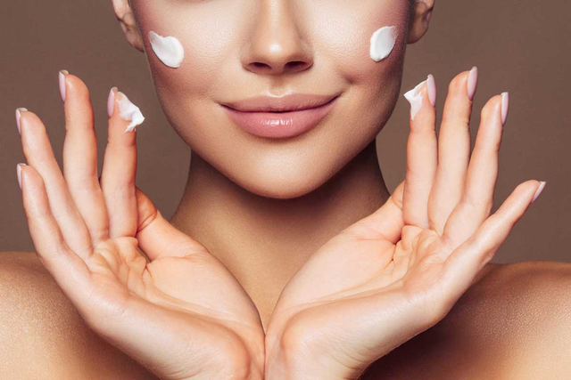 FDA cảnh báo các sản phẩm làm sáng da không kê toa chứa hydroquinone - Hình 2 FDA canh bao cac san pham lam sang da khong ke toa chua hydroquinone-Hinh-2