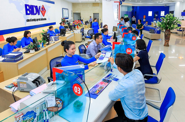Thị trường tiền tệ tuần qua: NHNN tiếp tục bán USD từ dự trữ ngoại hối Thi truong tien te tuan qua: NHNN tiep tuc ban USD tu du tru ngoai hoi