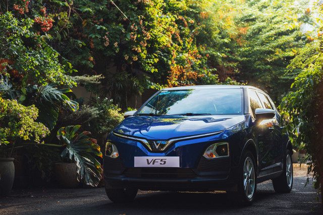 Khách Việt dùng ô tô điện VinFast chi phí 0 đồng nhờ màn 'chơi lớn' của Vingroup - Hình 3 Khach Viet dung o to dien VinFast chi phi 0 dong nho man 'choi lon' cua Vingroup-Hinh-3