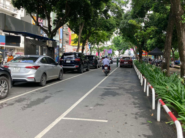 Bao nhiêu năm nữa TP HCM mới có bãi đậu xe ngầm? - Hình 4 Bao nhieu nam nua TP HCM moi co bai dau xe ngam?-Hinh-4