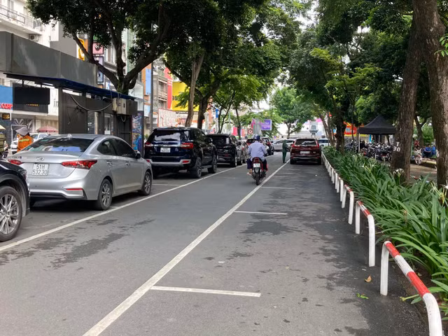 Bao nhiêu năm nữa TP HCM mới có bãi đậu xe ngầm? - Hình 4 Bao nhieu nam nua TP HCM moi co bai dau xe ngam?-Hinh-4