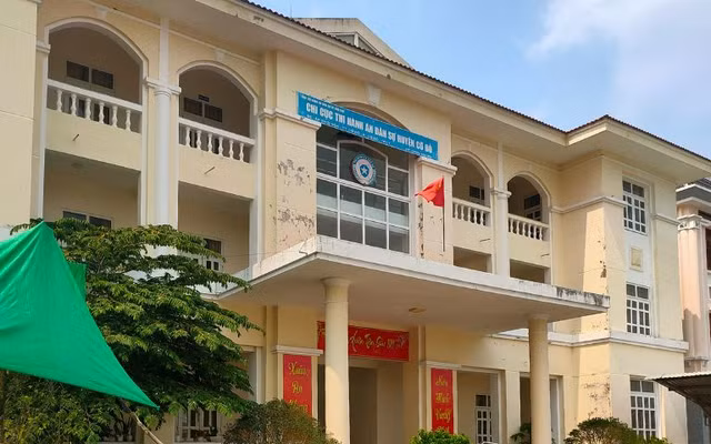 Chi cuc Thi hanh an dan su huyen Co Do dau gia nhieu lo dat tien ty