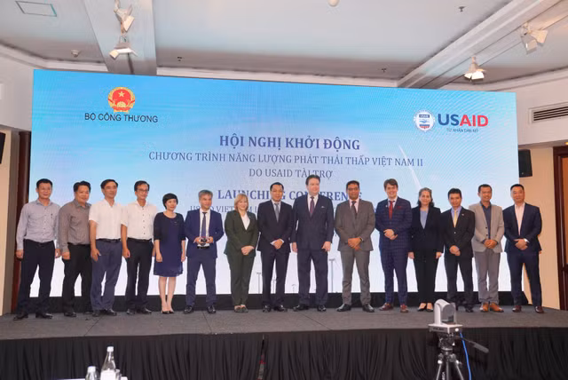 Viet Nam thi diem mua dien truc tiep tu nha san xuat dien tai tao