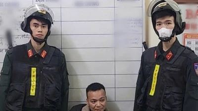 Bắt kẻ điều khiển xe mô tô đâm vào chân Cảnh sát giao thông ở Hải Phòng