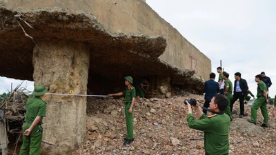 Khởi tố vụ án hình sự trụ cầu Sông Lô mất lớp bê tông bảo vệ