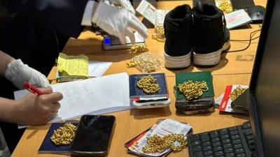 Nhiều người bị bắt giữ vận chuyển trái phép gần 7 kg vàng qua sân bay