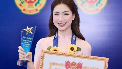 Ca sĩ Hòa Minzy khoe tin vui