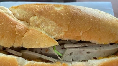 105 người nhập viện nghi ngộ độc bánh mì tại Quảng Ngãi