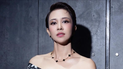 'Nữ hoàng Wushu' Thúy Hiền rạng rỡ tuổi U50 với phong cách gợi cảm