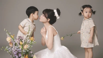 Sam khoe ảnh bên con, nhan sắc rạng rỡ 