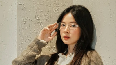 Midu gây chú ý với phong cách trẻ trung, như sinh viên trên giảng đường