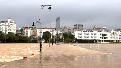 Thủ tướng chỉ đạo khẩn ứng phó, khắc phục hậu quả mưa lũ miền Trung