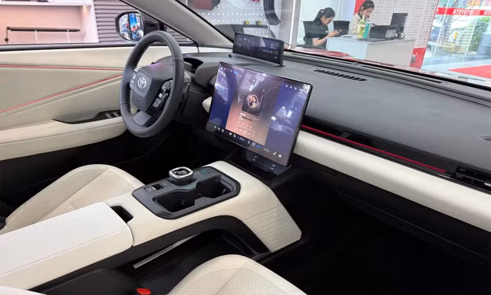 Toàn bộ dòng bZ5 đều sử dụng pin Blade nổi tiếng về độ an toàn của BYD và mô-tơ điện đặt phía trước công suất lên tới 268 mã lực, do FinDreams, công ty con của BYD, phát triển.