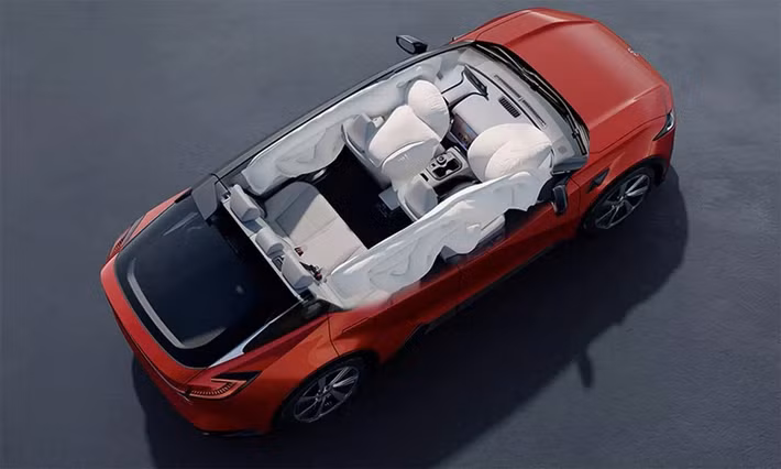 Xe có 4 chế độ nghỉ ngơi, hướng đến trải nghiệm thư giãn cho người dùng đô thị. An toàn cũng được chú trọng với 9 túi khí, kết hợp cùng các tính năng hỗ trợ lái tiên tiến như giữ làn, phanh khẩn cấp, cảnh báo va chạm,…