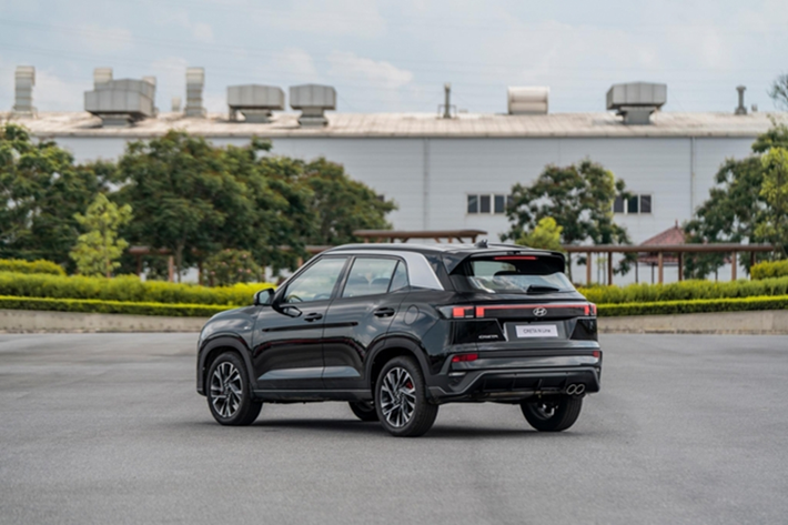 Cuối cùng, phiên bản N Line được thiết kế dành riêng cho nhóm khách hàng trẻ tuổi yêu thích phong cách thể thao, nổi bật với mâm 18 inch, lẫy chuyển số và ngoại hình cá tính.