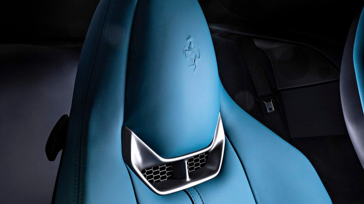 Ferrari xác nhận Amalfi sẽ thay thế Roma, với mức giá dự kiến khoảng 275.000 USD tại châu Âu. Mẫu xe này sẽ bắt đầu được bàn giao cho khách hàng từ đầu năm 2026, hứa hẹn là một trong những chiếc GT được săn đón nhất trong phân khúc.