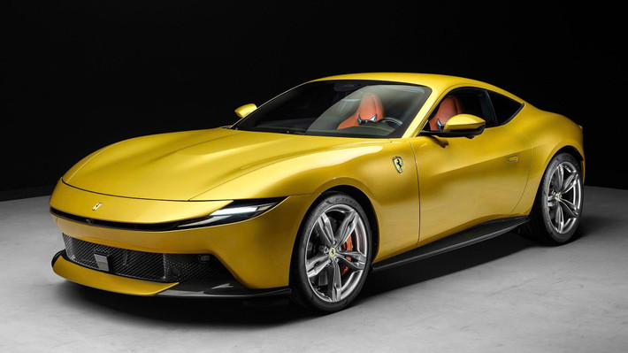 Ferrari chưa từng ngại thử nghiệm, nhưng không phải lúc nào sự táo bạo cũng được đón nhận. Mẫu Roma dù mang vẻ ngoài quyến rũ và triết lý “la dolce vita” vẫn nhận về nhiều ý kiến trái chiều, đặc biệt ở thiết kế lưới tản nhiệt, bố cục nội thất cảm ứng quá mức, và trải nghiệm vận hành chưa thật sự “Ferrari”.