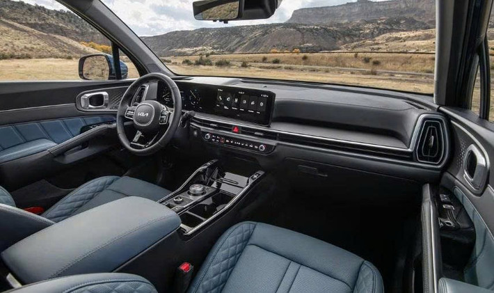 Với sự xuất hiện tại trạm đăng kiểm khí thải, Kia Sorento 2025 chắc chắn sẽ sớm ra mắt tại Việt Nam trong tháng 7 này, tiếp tục là đối thủ mạnh trong phân khúc SUV 7 chỗ, cạnh tranh trực tiếp với các mẫu xe như Hyundai Santa Fe, Ford Everest hay Mazda CX-8.