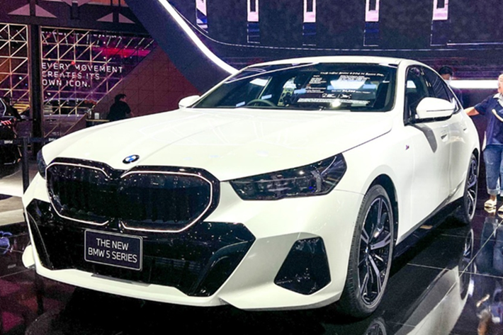 BMW 5-Series 2025 mới dự kiến cũng sẽ ra mắt cùng thời điểm với BMW X3. Nhiều khả năng mẫu xe sẽ có thêm biến thể thuần điện i5 bên cạnh các phiên bản động cơ đốt trong.