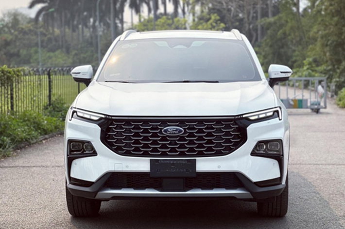 Sau ưu đãi Ford Territory bản Trend sẽ có giá là 683,1 triệu đồng; bản Titanium giảm từ 849 triệu còn 764,1 triệu đồng; Territory Sport giảm từ 869 triệu xuống còn 782,1 triệu đồng; Territory Titanium X giảm từ 889 triệu xuống còn 800,1 triệu đồng.