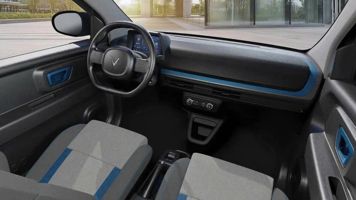 Về vận hành, VinFast Minio Green trang bị mô-tơ điện công suất 27 mã lực, mô-men xoắn cực đại 65Nm, dẫn động cầu sau. Xe có thể tăng tốc từ 0–50km/h trong 6,5 giây, tốc độ tối đa đạt 85km/h.