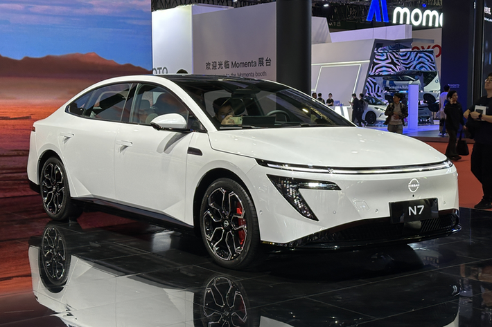 Trên mạng xã hội, Nissan cho biết N7 hiện là mẫu xe thuần điện bán chạy nhất của các công ty liên doanh tại thị trường Trung Quốc. Đồng thời, xe cũng đứng thứ hai trong phân khúc ô tô điện cỡ vừa và cỡ lớn với giá dưới 200.000 Nhân dân tệ (khoảng 700 triệu đồng).