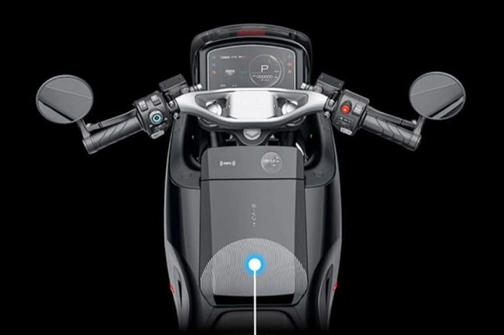 Tổng thể xe mang đậm dấu ấn cổ điển nhưng vẫn toát lên vẻ hiện đại nhờ loạt chi tiết như cụm đèn chiếu sáng LED toàn phần, giảm xóc trước dạng upside down, giảm xóc sau monoshock, cùng hệ thống phanh ABS trước/sau.