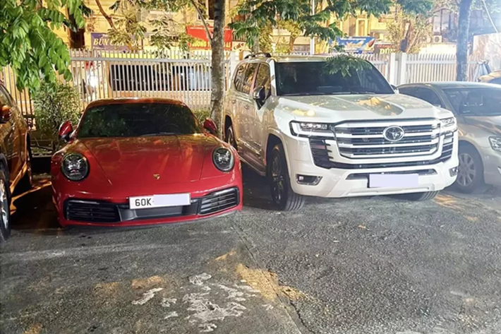 Một cuộc giao dịch thành công giữa 2 chủ xe tại Đồng Nai và Hà Nội diễn ra vào tối hôm qua, ngày 9/6/2025, đã nhận được sự quan tâm của giới bán xe. Theo tìm hiểu, đây là 1 chiếc xe Porsche 911 đời 992.1 sản xuất 2019.