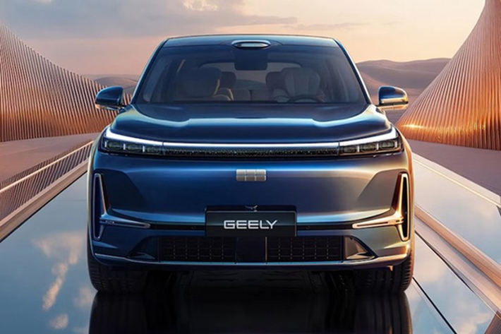 Hệ thống thông tin giải trí Flyme Auto tích hợp trí tuệ nhân tạo thế hệ mới, được giới thiệu là hệ thống đầu tiên trong ngành sử dụng mô hình ngôn ngữ lớn "end-to-end" cùng bộ nhớ thích ứng động, dù chưa rõ chi tiết tính năng hoạt động.