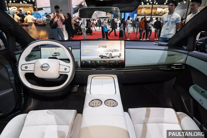 Điều này làm dấy lên tin đồn về việc Nissan N7 sẽ được bán tại thị trường ngoài Trung Quốc dưới cái tên Primera. Dù N7 là một chiến thắng đáng chú ý của Nissan nhưng hãng không tự mình phát triển toàn bộ mẫu xe này. Thay vào đó, N7 được phát triển dựa trên mẫu xe Trung Quốc có tên Dongfeng eπ 007.