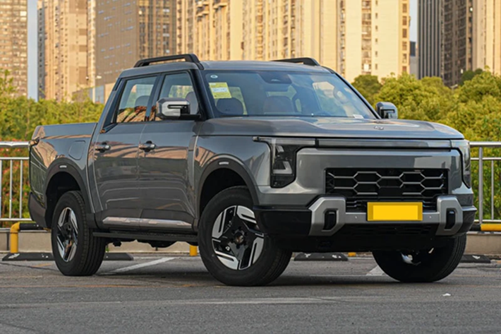 Trong khi đó, phiên bản máy xăng và máy dầu thông thường của xe có giá khởi điểm từ 119.900 Nhân dân tệ (419 triệu đồng). Hiện Zhengzhou Nissan chưa công bố giá cho mẫu xe bán tải Frontier Pro mới ra mắt tại Triển lãm Ô tô Thượng Hải 2025. Dự kiến, xe sẽ có giá cao hơn chút so với Z9 GE PHEV.