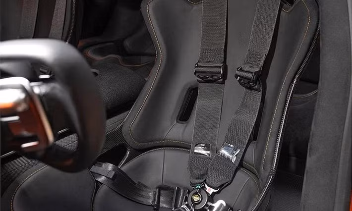 Đặc biệt, phần đệm và chất liệu nội thất được tái chế từ lốp xe đua GT3 đã qua sử dụng, với mỗi chiếc GT XX chỉ cần đúng một lốp xe để cung cấp đủ vật liệu.