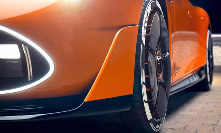 Mercedes-AMG GT XX Concept được phát triển trên nền tảng AMG Electric Architecture (AMG.EA) với hệ thống điện 800V, cho phép sạc siêu nhanh công suất 850 kW, đủ để tăng gần 400 km phạm vi di chuyển chỉ trong 5 phút.﻿