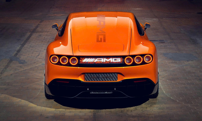 Thân xe được trang bị vành khí động học chủ động, gồm 5 tấm sợi carbon ở mỗi bánh có khả năng tự động mở ra, đóng lại để làm mát phanh hoặc tối ưu luồng khí, hoạt động bằng động năng sinh ra từ chuyển động bánh xe chứ không tiêu tốn điện từ pin.