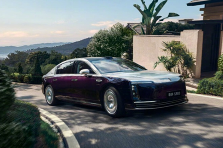 Maextro S800 là bước đi táo bạo nhưng đầy toan tính của Huawei trong tham vọng trở thành một ông lớn trong ngành ô tô thông minh. Những con số đặt hàng ban đầu dù chưa bùng nổ nhưng đủ để cho thấy thị trường Trung Quốc đang dần mở lòng hơn với các mẫu xe sang "nội địa", miễn là chúng sở hữu công nghệ vượt trội và định vị phù hợp.