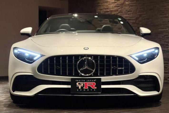 Chưa hết, Mercedes-AMG SL43 thế hệ thứ 7 còn sở hữu màn hình giải trí kích thước 11,9 inch, tích hợp đầy đủ các tính năng, giúp người sử dụng có thể tùy chỉnh, và ngoài ra, nó có thể thay đổi vị trí để chống chói.