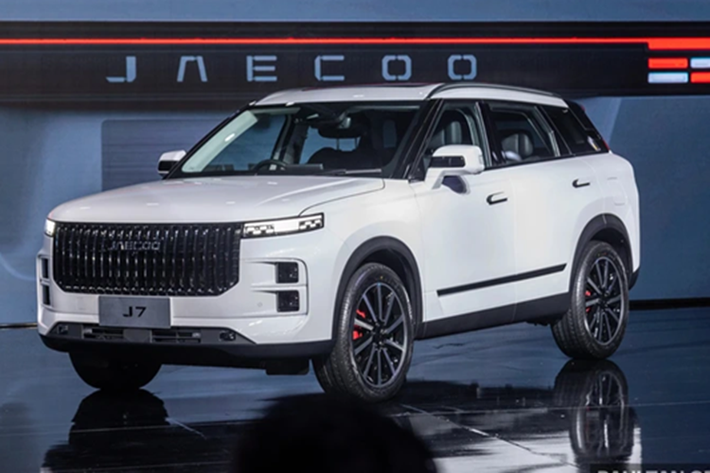 Với giá bán ưu đãi chỉ từ 739 triệu đồng, Jaecoo J7 trở thành một trong những mẫu SUV cỡ C rẻ nhất tại thị trường Việt Nam. So với "ông hoàng phân khúc" Mazda CX-5 vốn có giá khởi điểm 749 triệu đồng, Jaecoo J7 rẻ hơn 10 triệu.