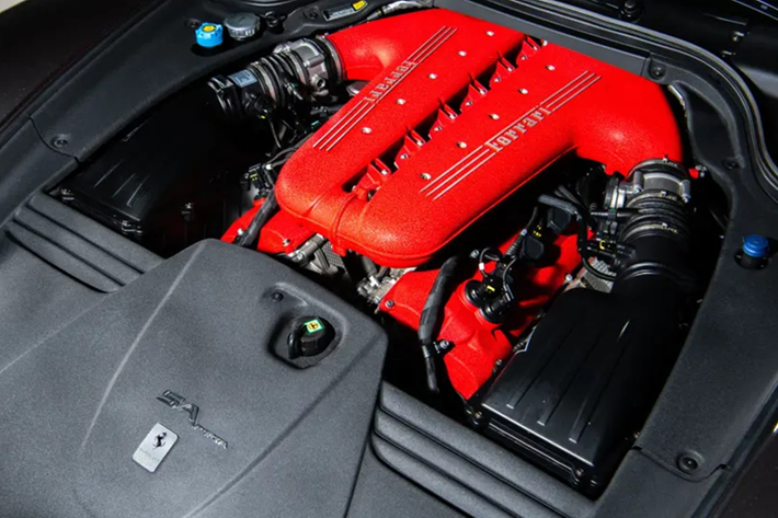 Phần lớn chiếc xe ở California, sau đó được chuyển đến chủ nhân thứ 2 tại Florida. Hiện tại xe đã di chuyển dưới 3.350 dặm (5.391 km) kể từ khi xuất xưởng. Xe còn có tem cửa sổ gốc, sách hướng dẫn, mui cứng với các trụ chống lật, bạt phủ xe và bộ hành lý đã nhắc đến.