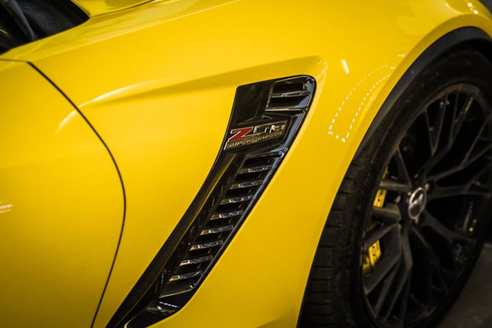 "Trái tim" trên Chevrolet Corvette C7 Z06 khi được trang bị hộp số sàn 7 cấp sẽ mất khoảng 3,2 giây để tăng tốc lên 100 km/h từ vị trí xuất phát.