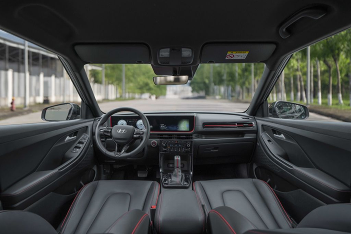 Phiên bản 1.5 Tiêu chuẩn là lựa chọn dành cho những người dùng ưu tiên chi phí, cần một mẫu SUV cơ bản để phục vụ nhu cầu di chuyển hàng ngày.