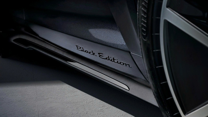 Ngoài ra, xe còn được tích hợp hàng loạt tính năng hỗ trợ người lái như cảnh báo điểm mù, hỗ trợ chuyển làn, camera 360 độ và hỗ trợ đỗ xe chủ động. Hệ thống đèn pha HD Matrix LED cũng là trang bị tiêu chuẩn, đảm bảo khả năng chiếu sáng tối ưu trong mọi điều kiện.