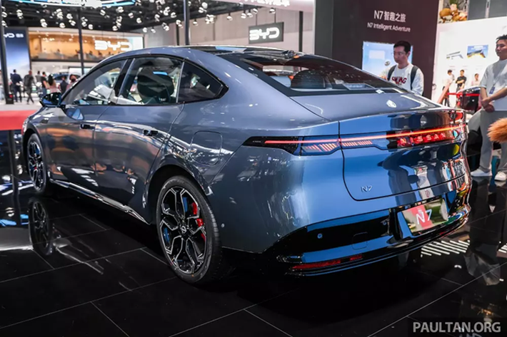 Ra mắt vào hồi tháng 4/2025 và nhanh chóng được mở bán sau đó, Nissan N7 hiện đang gặt hái thành công ban đầu. Theo Nissan, tính đến ngày 31/5 vừa qua, hãng đã nhận được 17.215 đơn đặt hàng cho mẫu xe này tại Trung Quốc. Hãng cũng cho biết 70% trong số đơn đặt hàng đến từ những người lần đầu tiên mua xe Nissan.