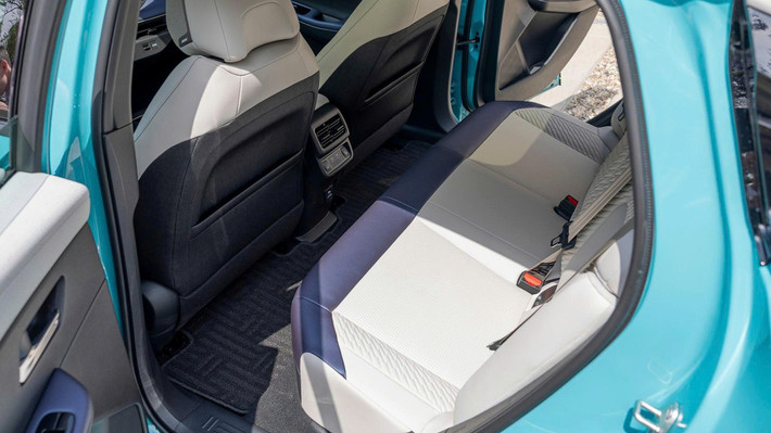 Với Leaf 2026, Nissan gửi đi một thông điệp rõ ràng: họ đã sẵn sàng chơi lớn, sẵn sàng định nghĩa lại dòng xe từng mang tên mình từ hơn một thập kỷ trước. Một kỷ nguyên mới bắt đầu, và Leaf lần này không chỉ là chiếc xe điện đại chúng, mà là đại diện cho khát vọng tái sinh của cả thương hiệu.