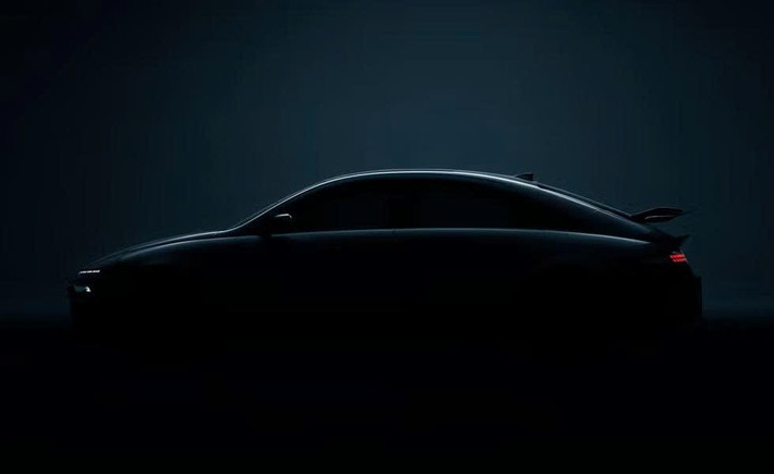 Công suất toàn hệ thống ước tính trên 650 mã lực, tăng tốc từ 0–100 km/h chỉ trong khoảng 3,4 giây. Hệ thống treo và phanh hiệu suất cao, cùng chế độ giả lập tiếng động cơ và hộp số (N e-Shift) nhiều khả năng cũng được giữ lại.